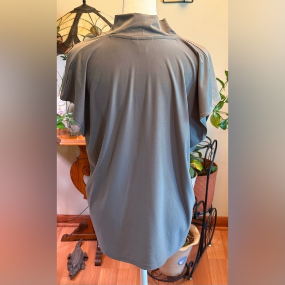 Buffalo David Bitton Gray Short Cap Sleeve Blouse Vneck Size Large - Picture 2 of 12